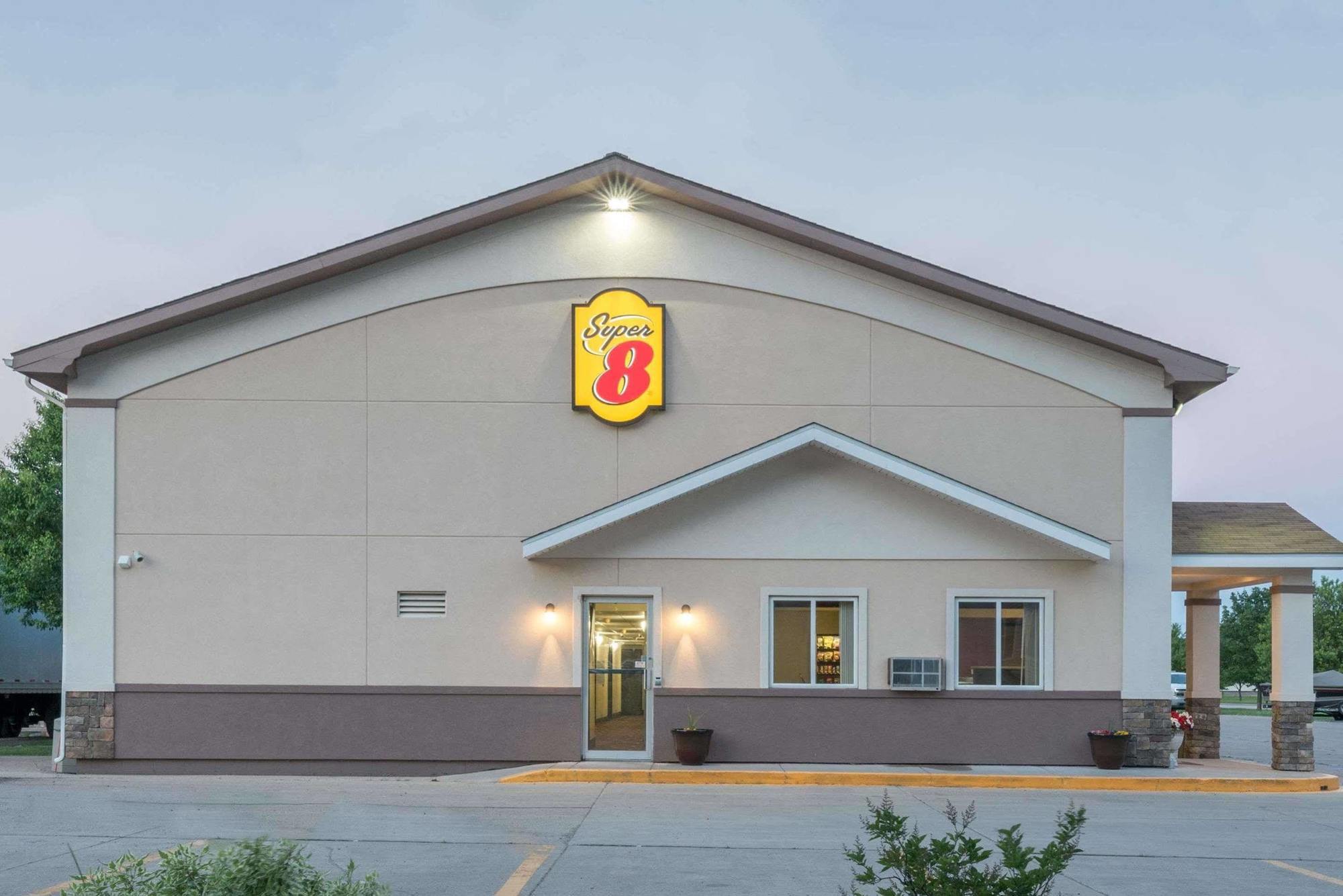 Super 8 By Wyndham Grand Forks Hotel Exterior photo